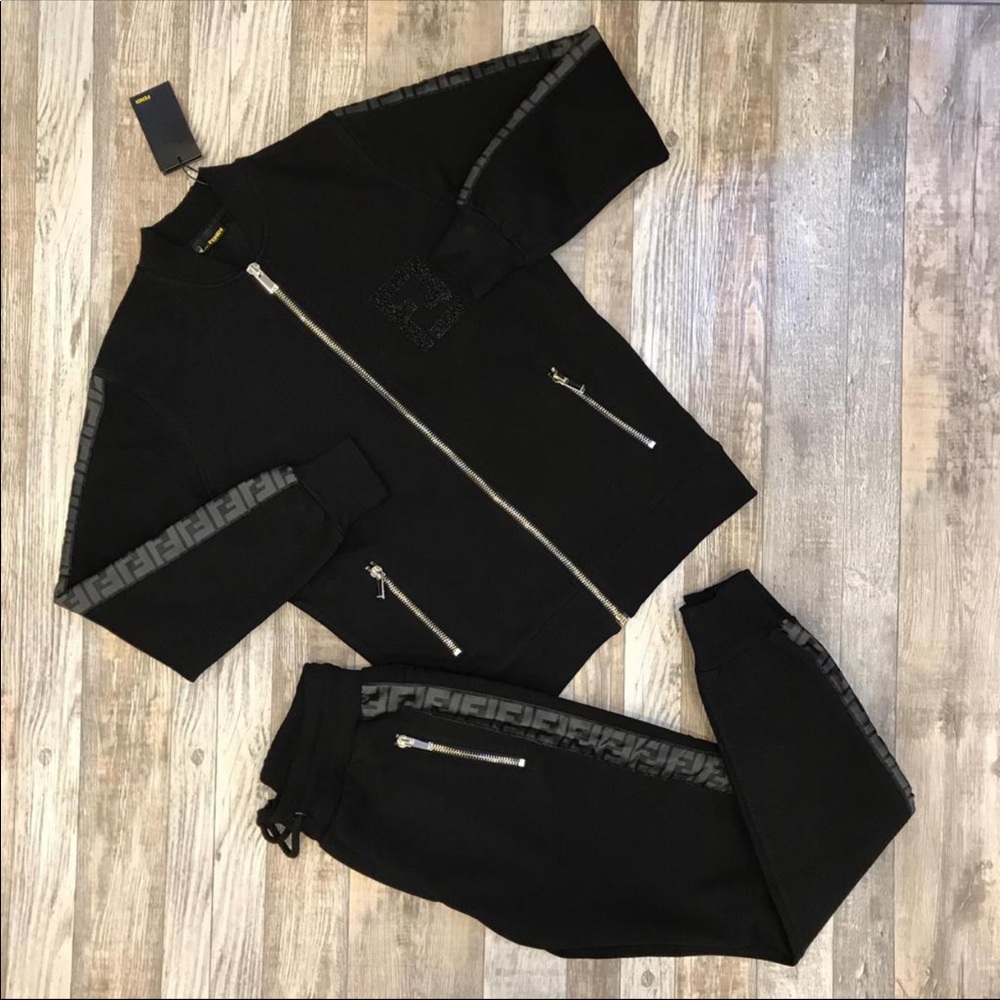 Two warm pieces for Laides from Fendi